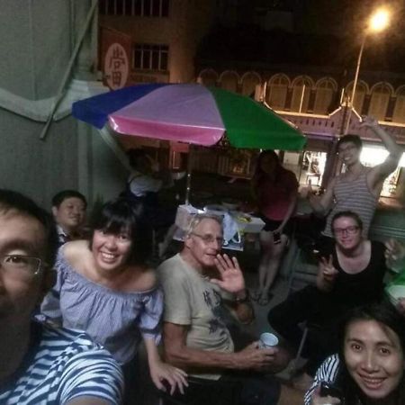 Vloft Backpackers Hostel Ipoh Bagian luar foto