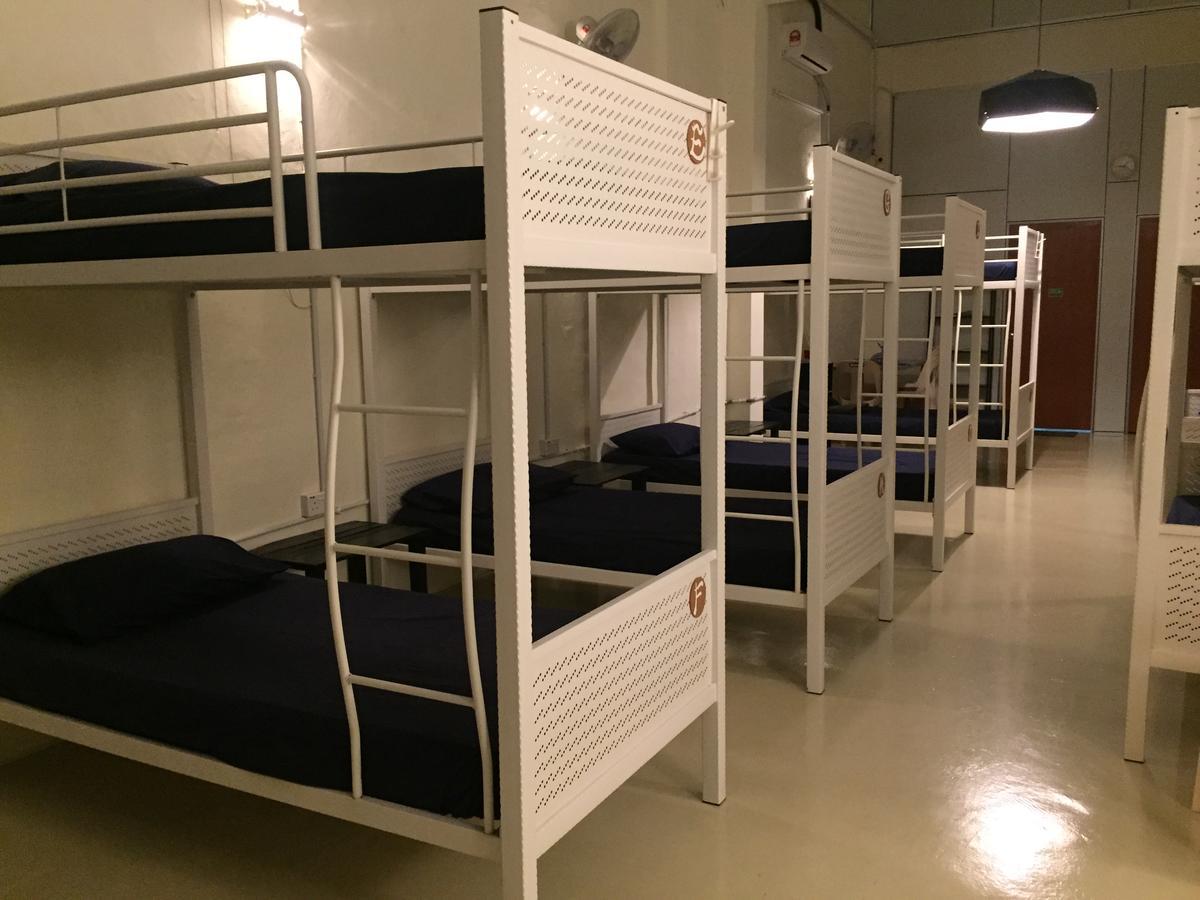 Vloft Backpackers Hostel Ipoh Bagian luar foto